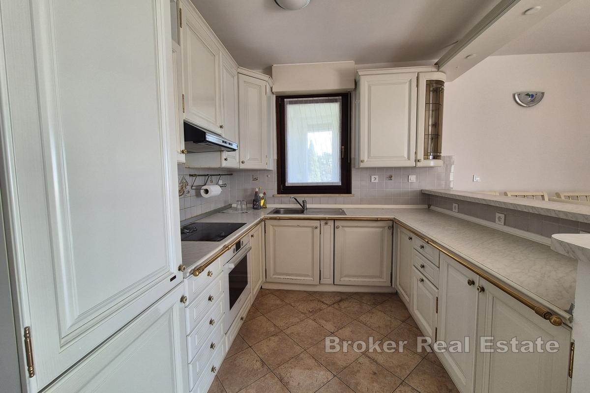 Nieumeblowany apartament z dwiema sypialniami i widokiem oraz miejscem parkingowym w garażu