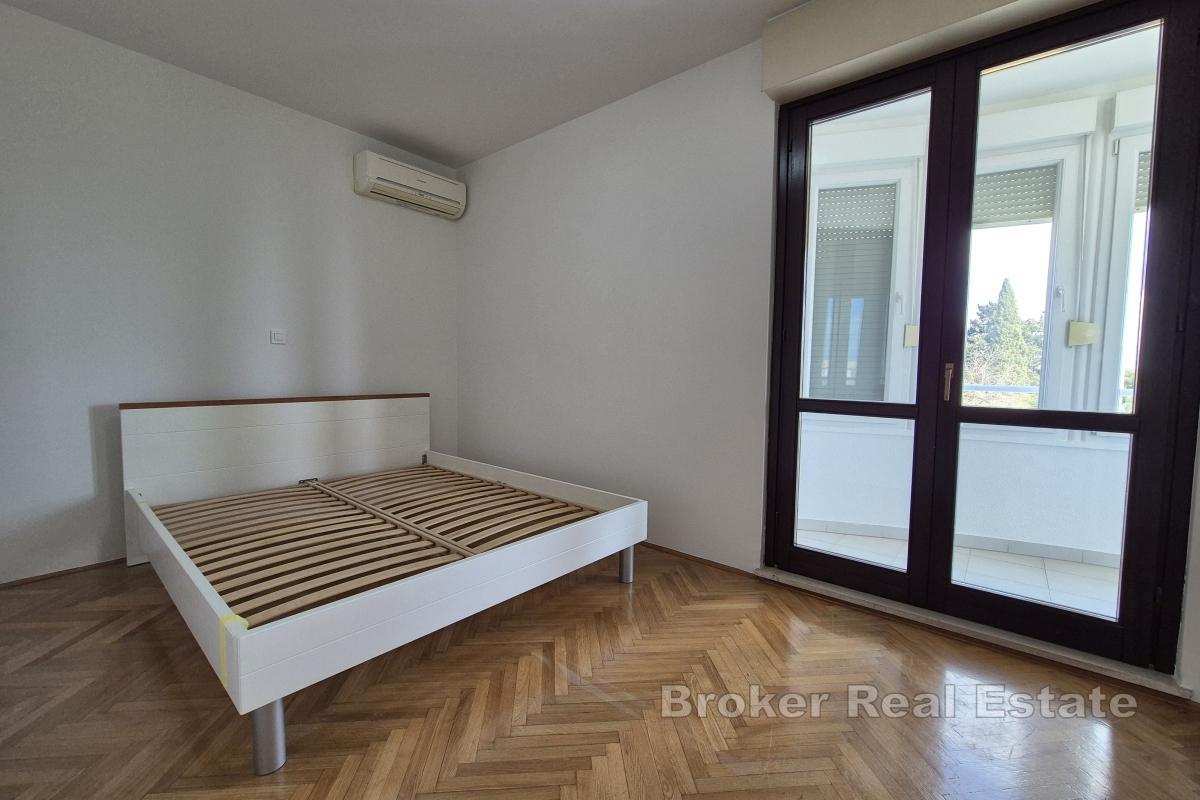 Nieumeblowany apartament z dwiema sypialniami i widokiem oraz miejscem parkingowym w garażu