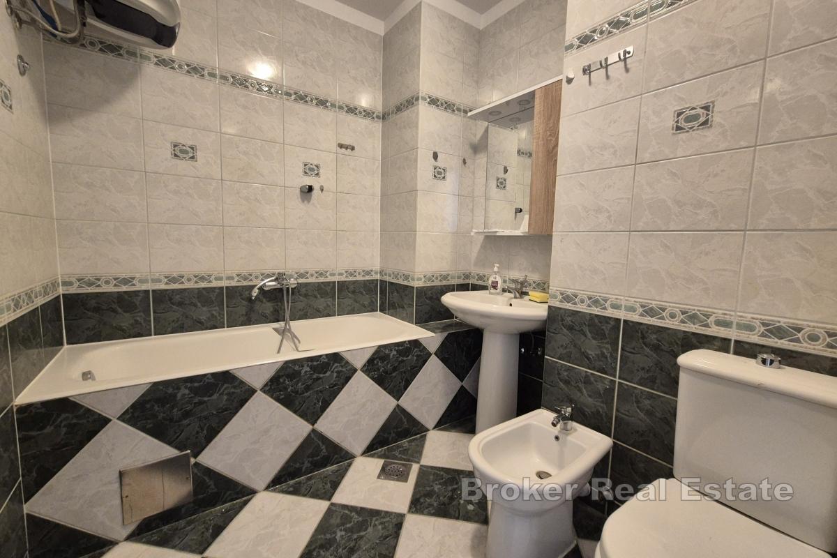 Nieumeblowany apartament z dwiema sypialniami i widokiem oraz miejscem parkingowym w garażu