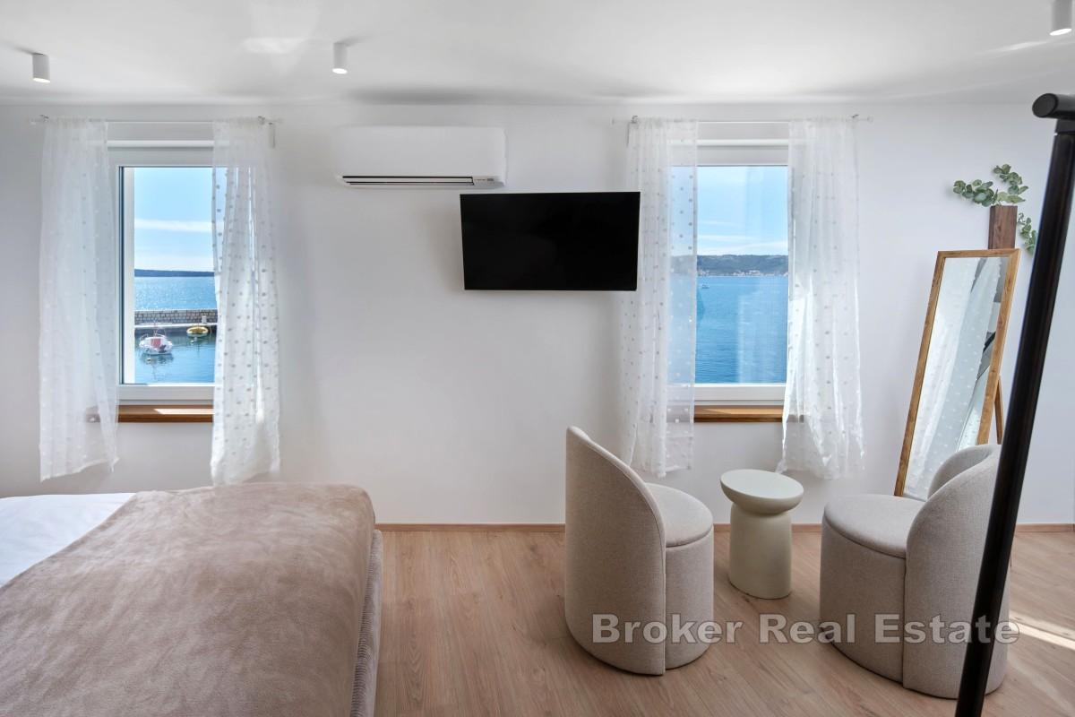 Vackert renoverat stenhus vid havet
