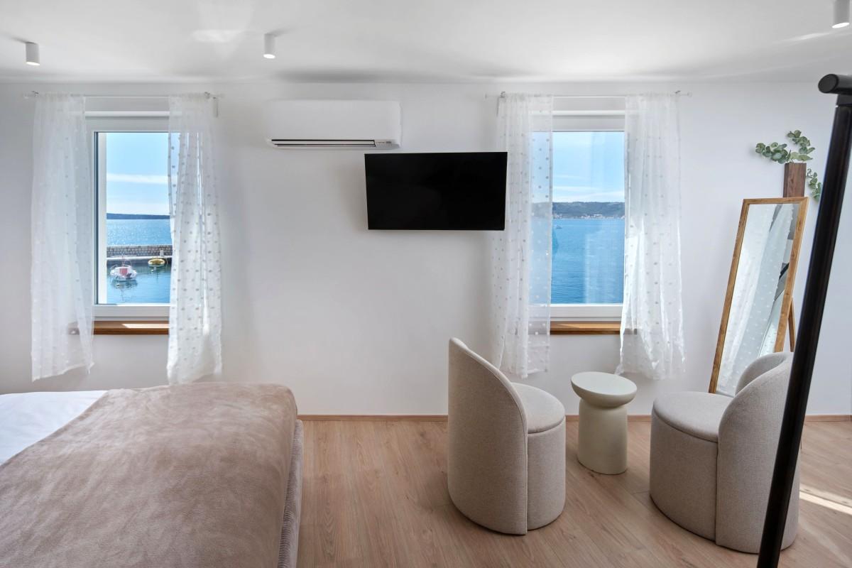 001-2016-709-kastela-luxuriously-renovated-beachfront-stone-house-for-sale