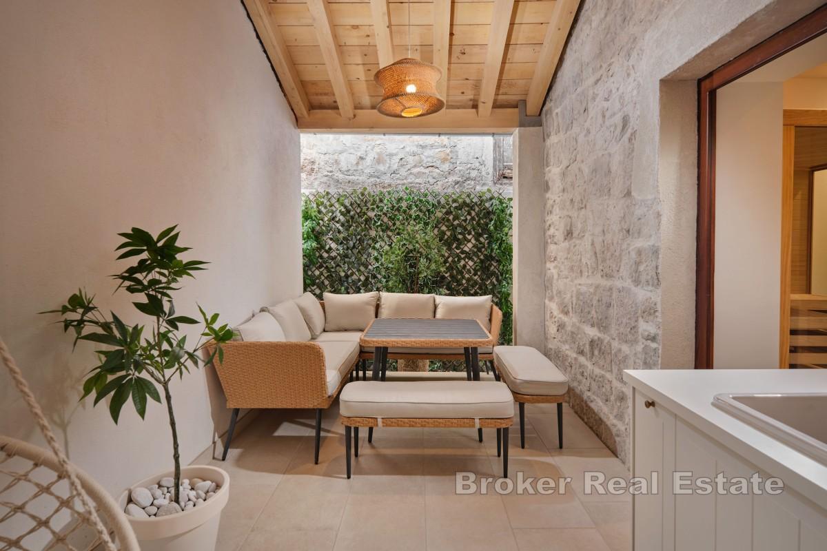 Splendida casa in pietra ristrutturata in riva al mare