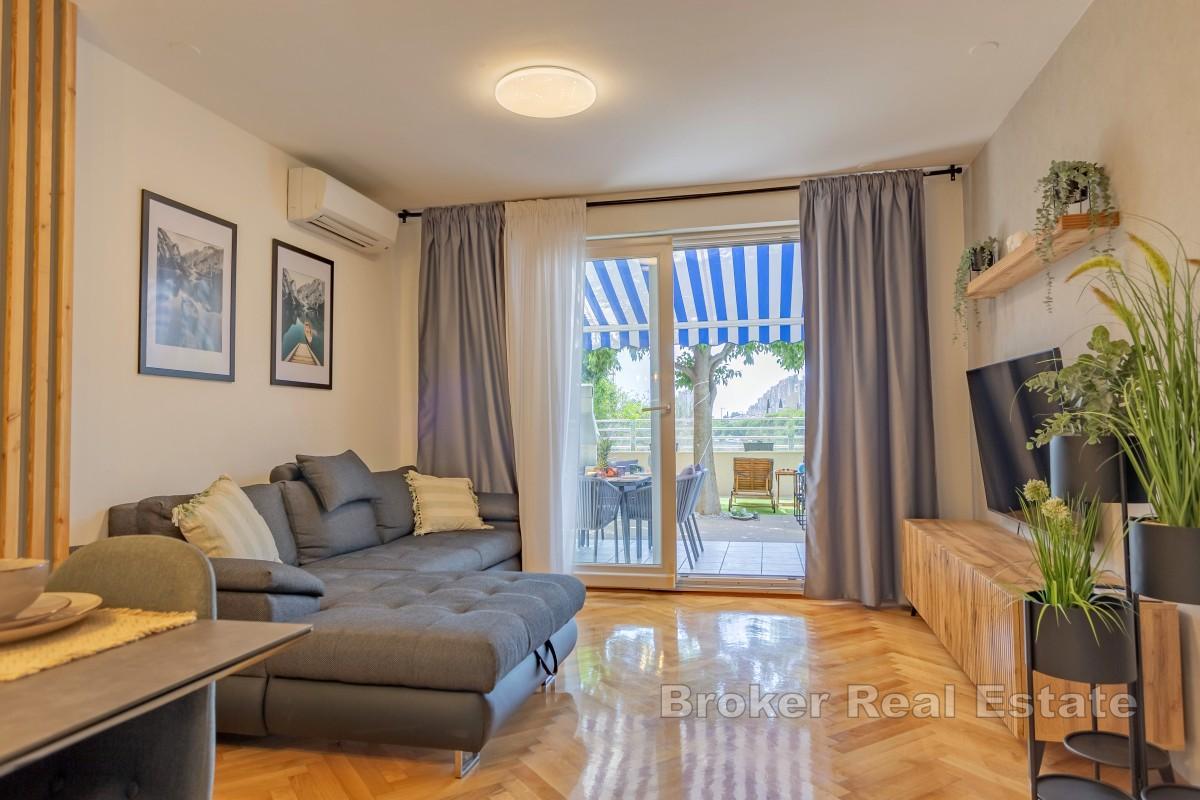 Atrakcyjny apartament z dwiema sypialniami i pięknym ogrodem