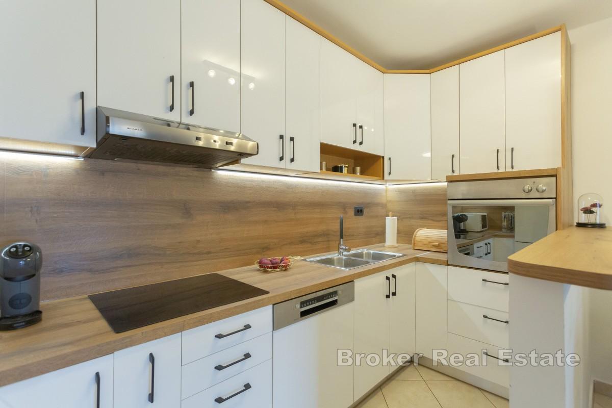 Atrakcyjny apartament z dwiema sypialniami i pięknym ogrodem