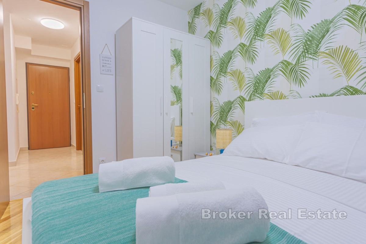Atrakcyjny apartament z dwiema sypialniami i pięknym ogrodem
