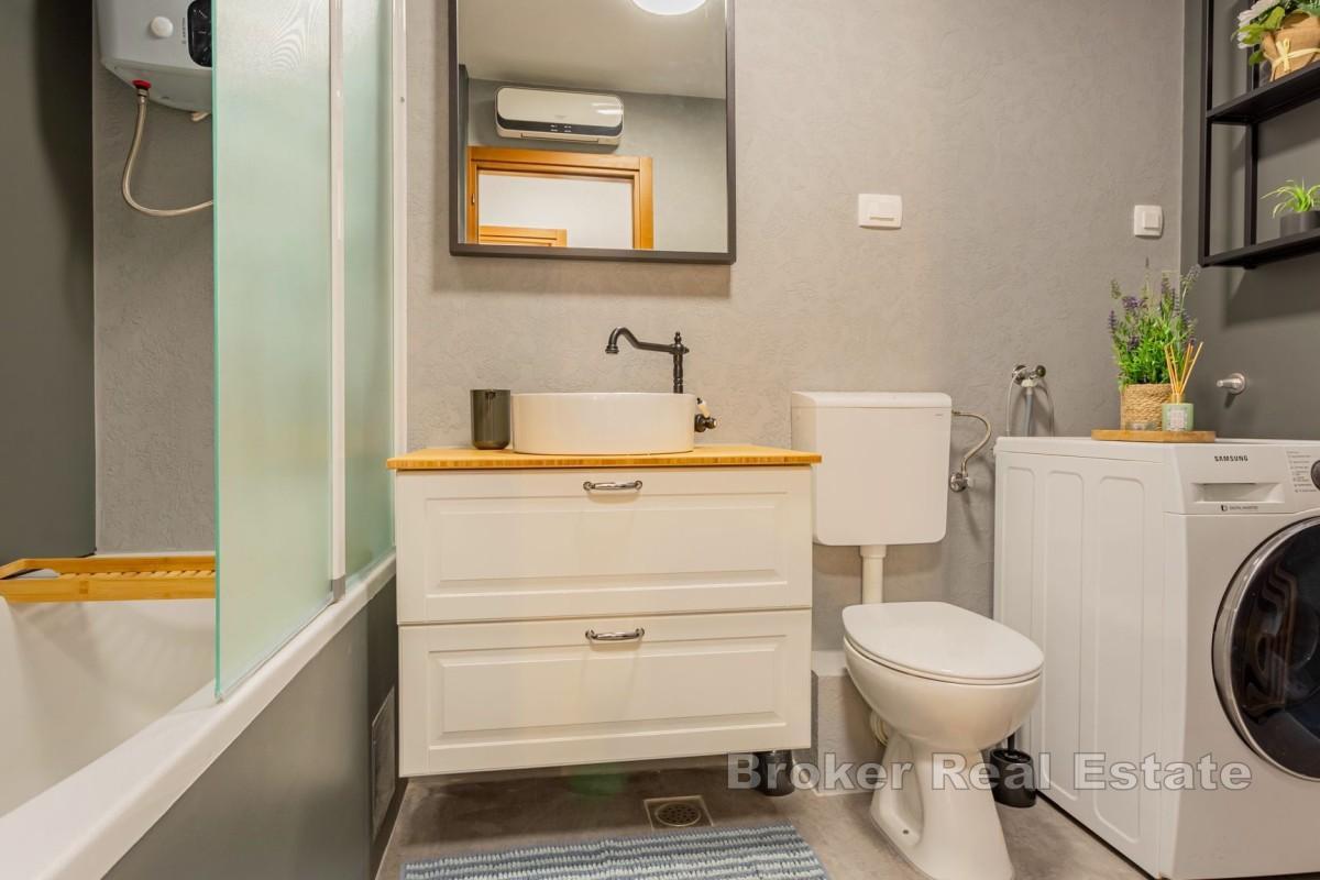 Atrakcyjny apartament z dwiema sypialniami i pięknym ogrodem