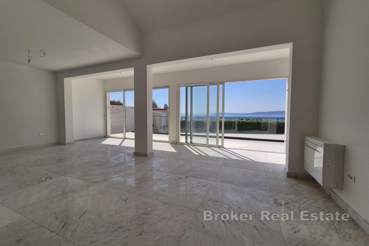 Dvojna villa s bazenom na samoj plaži