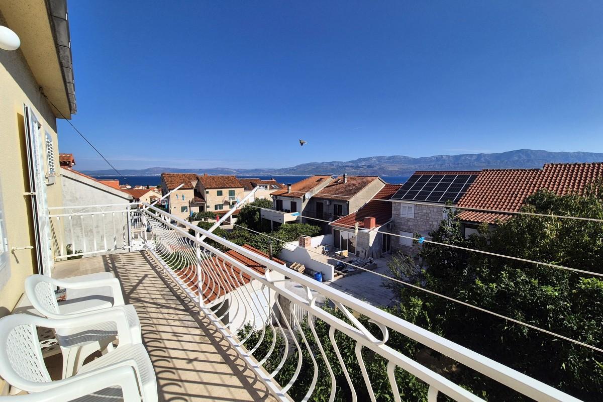 Samostojeća apartmanska kuća s pogledom na more