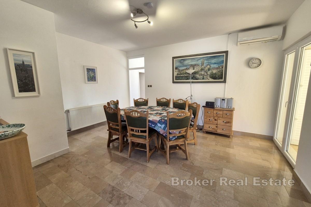 Samostojeća apartmanska kuća s pogledom na more