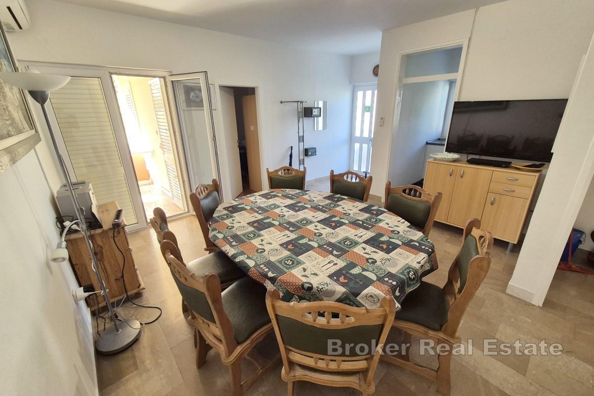 Samostojeća apartmanska kuća s pogledom na more