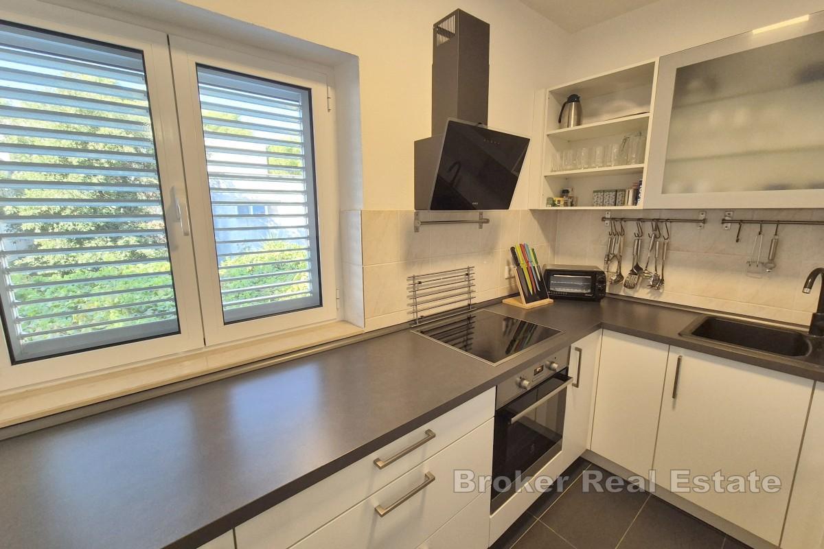 Samostojeća apartmanska kuća s pogledom na more