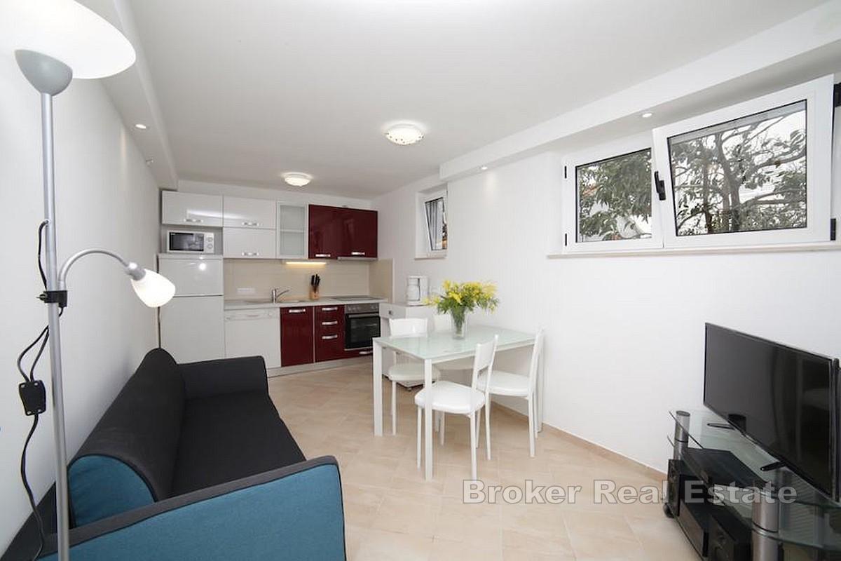 Samostojeća apartmanska kuća s pogledom na more