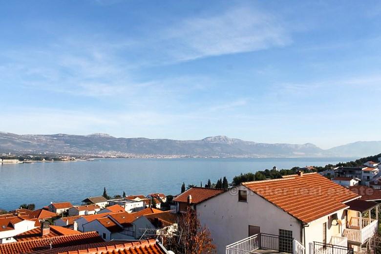île de Ciovo, une maison individuelle de deux étages