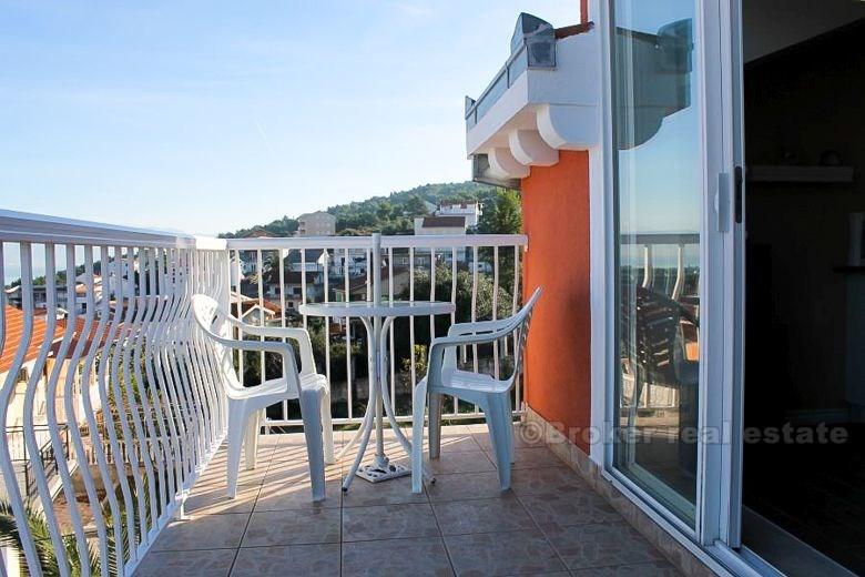 île de Ciovo, une maison individuelle de deux étages