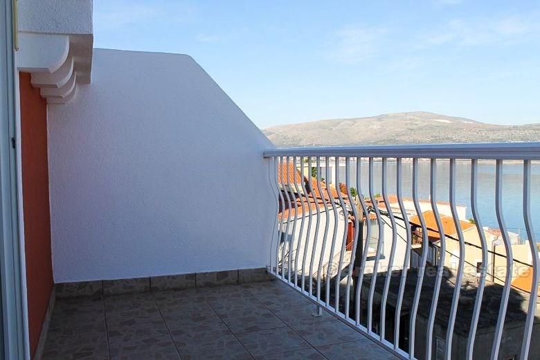 île de Ciovo, une maison individuelle de deux étages