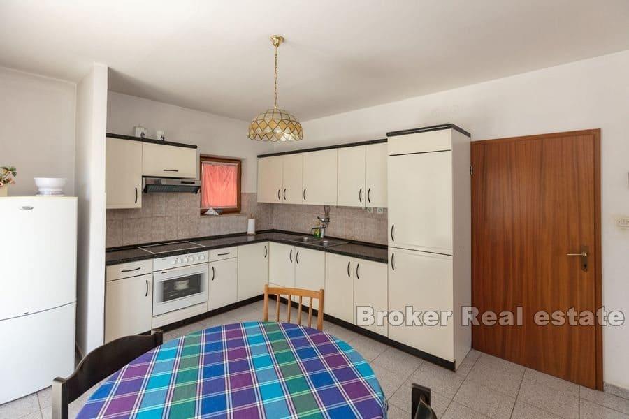 Split - Split 3, Ładne i przestronne trzypokojowe mieszkanie