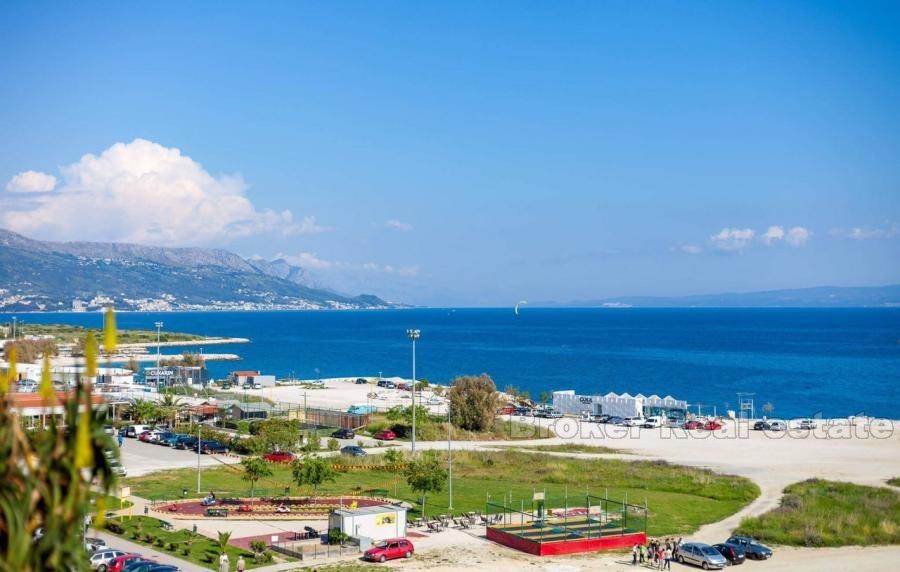 Modern three-bedroom apartment with a beautiful view of the sea