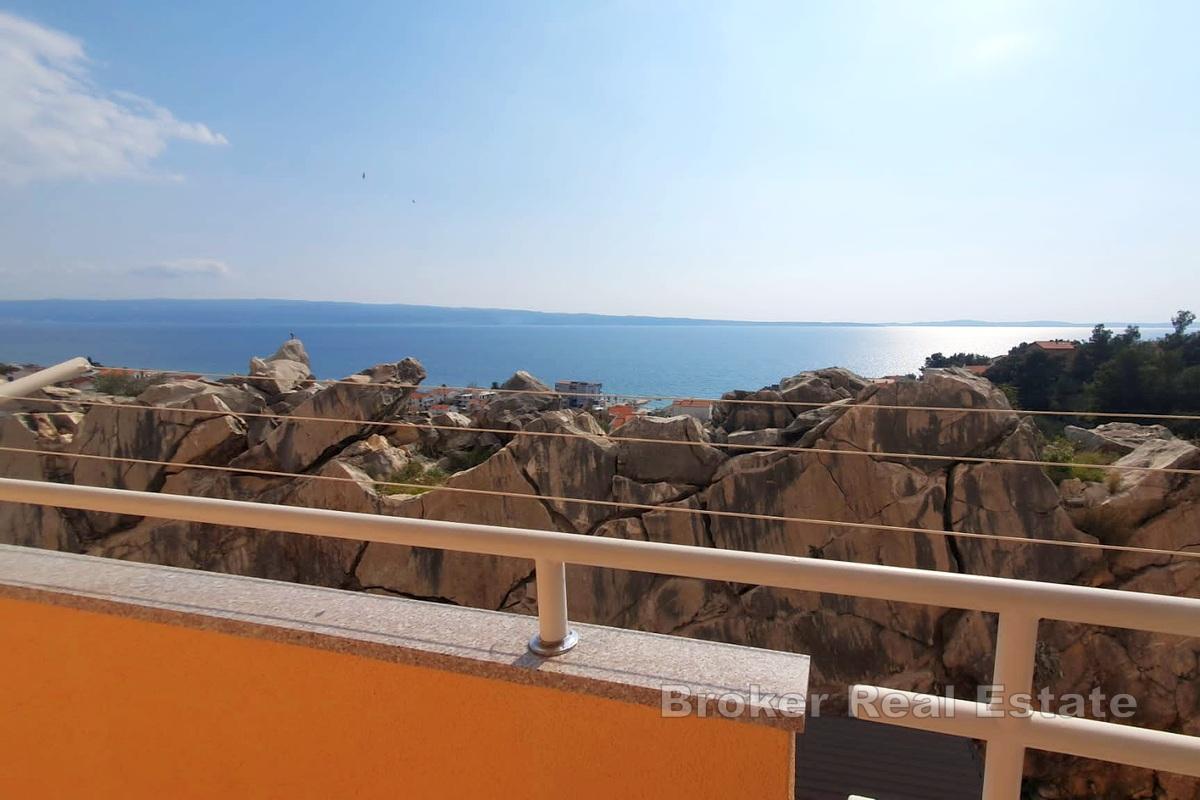 Split-Bereich - Apartmenthaus mit Swimmingpool in Meeresnähe