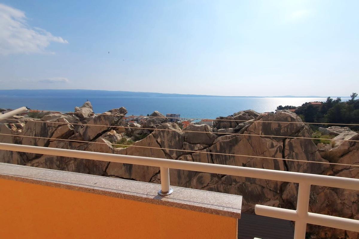 Split-Bereich - Apartmenthaus mit Swimmingpool in Meeresnähe