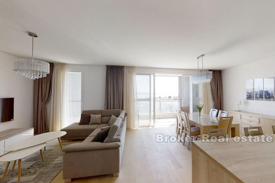 Split, Trstenik, apartmán s dvoma spálňami o výmere 100 m2