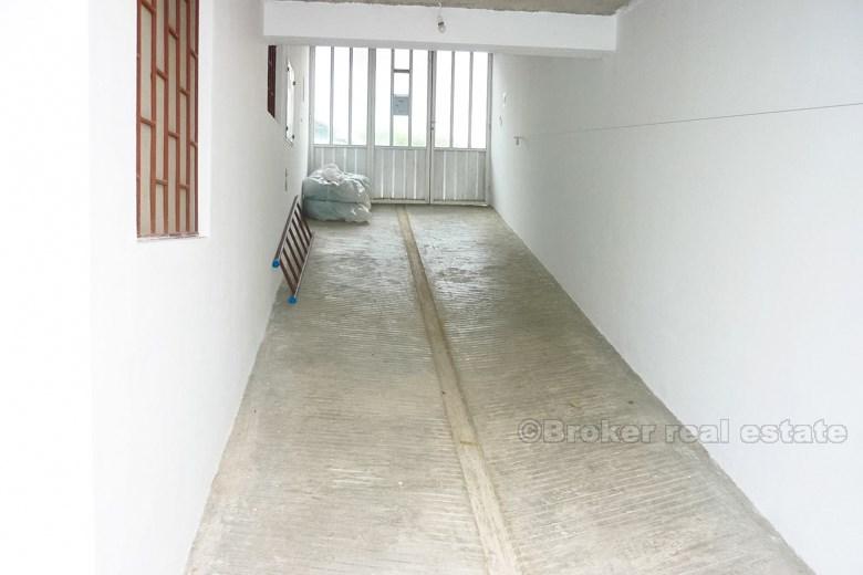 Split, sous-sol dans un petit immeuble