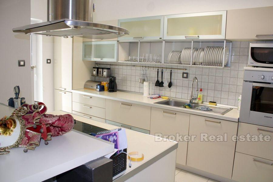 Split, Krizine, a luxurious four bedroom flat with a sea view