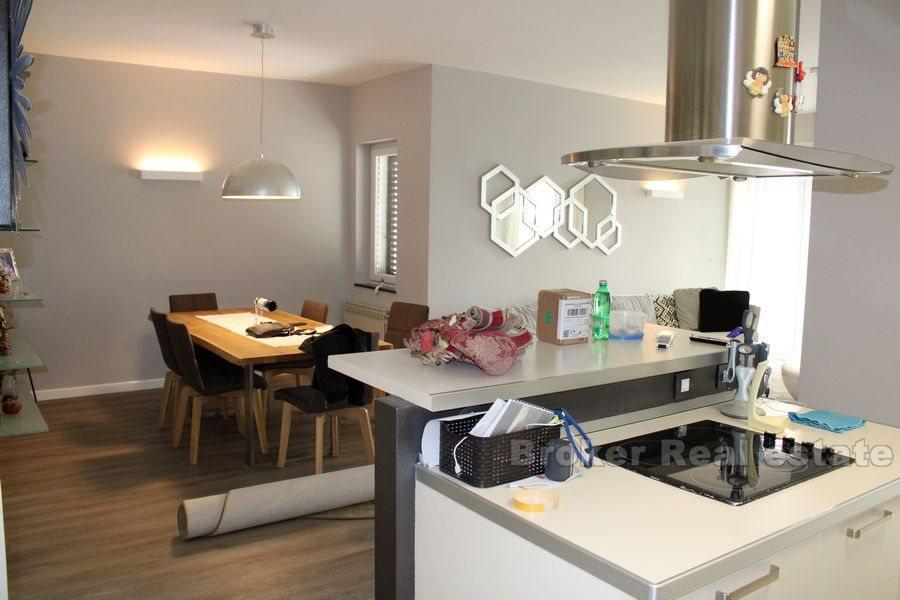 Split, Krizine, a luxurious four bedroom flat with a sea view