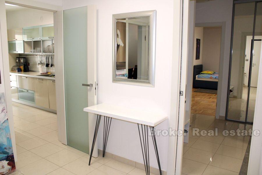 Split, Krizine, a luxurious four bedroom flat with a sea view