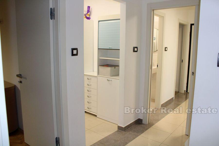 Split, Krizine, a luxurious four bedroom flat with a sea view