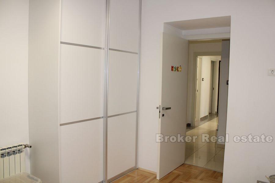 Split, Krizine, a luxurious four bedroom flat with a sea view