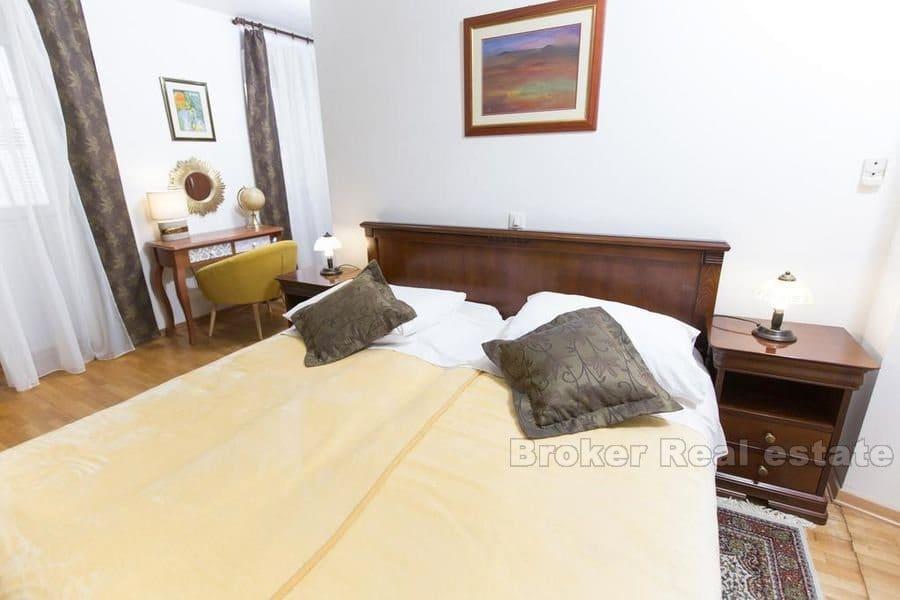 Сплит, Центр, дом на четыре этажа