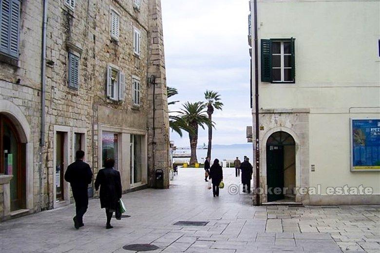 Split, Centar, trosobni stan