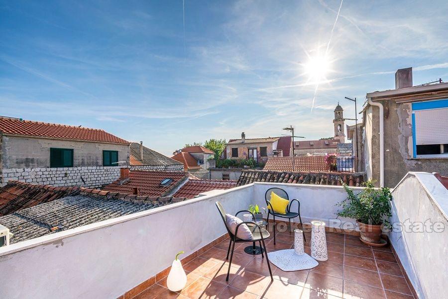 Kastel Luksic, maison en pierre mitoyenne rénovée