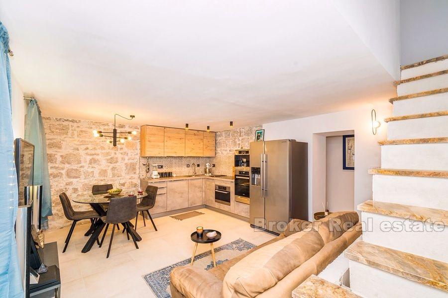 Kastel Luksic, maison en pierre mitoyenne rénovée