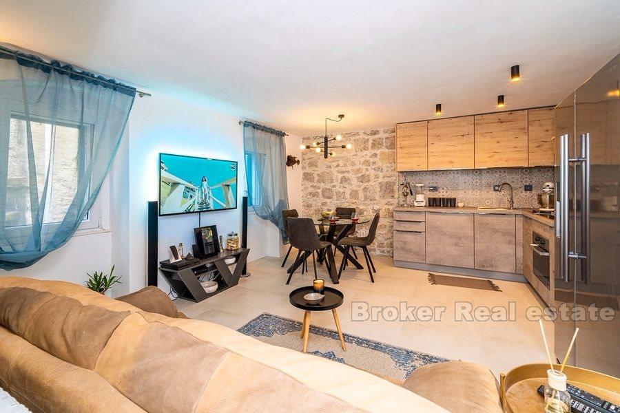 Kastel Luksic, maison en pierre mitoyenne rénovée