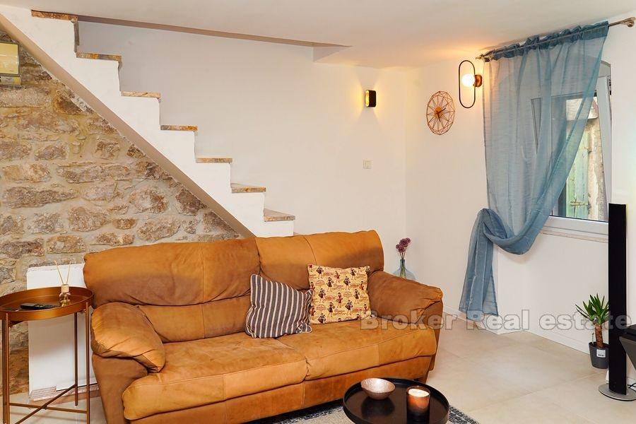 Kastel Luksic, maison en pierre mitoyenne rénovée