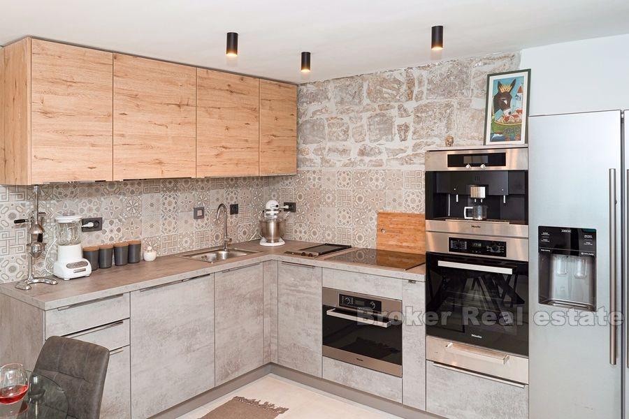 Kastel Luksic, maison en pierre mitoyenne rénovée