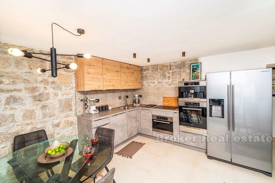 Kastel Luksic, maison en pierre mitoyenne rénovée