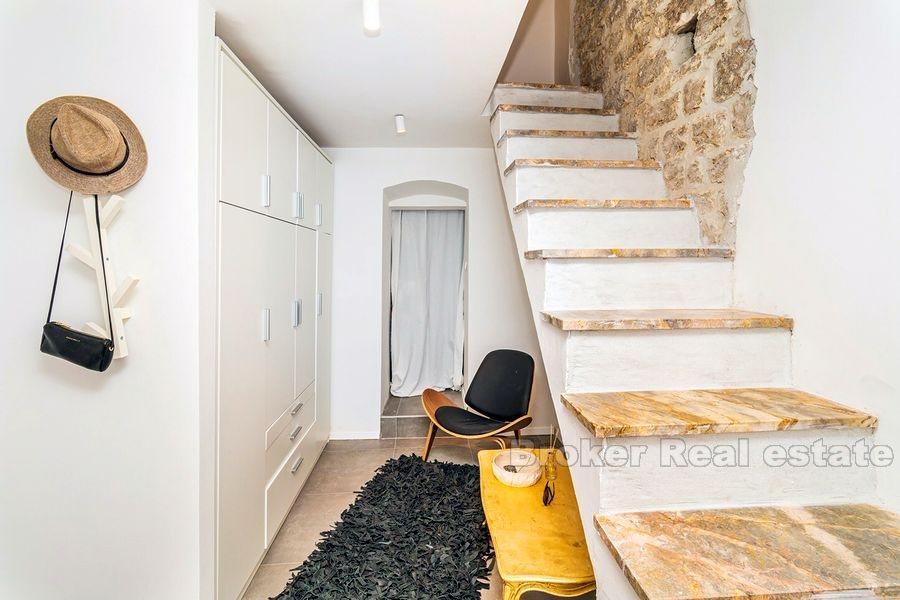 Kastel Luksic, maison en pierre mitoyenne rénovée