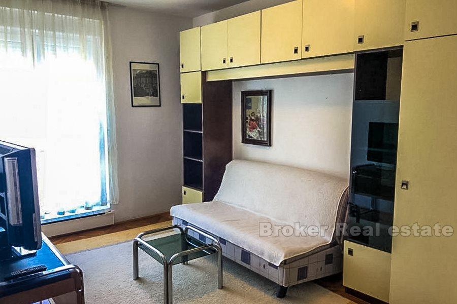 Split, Sucidar, slnečný a pohodlný apartmán s dvoma spálňami