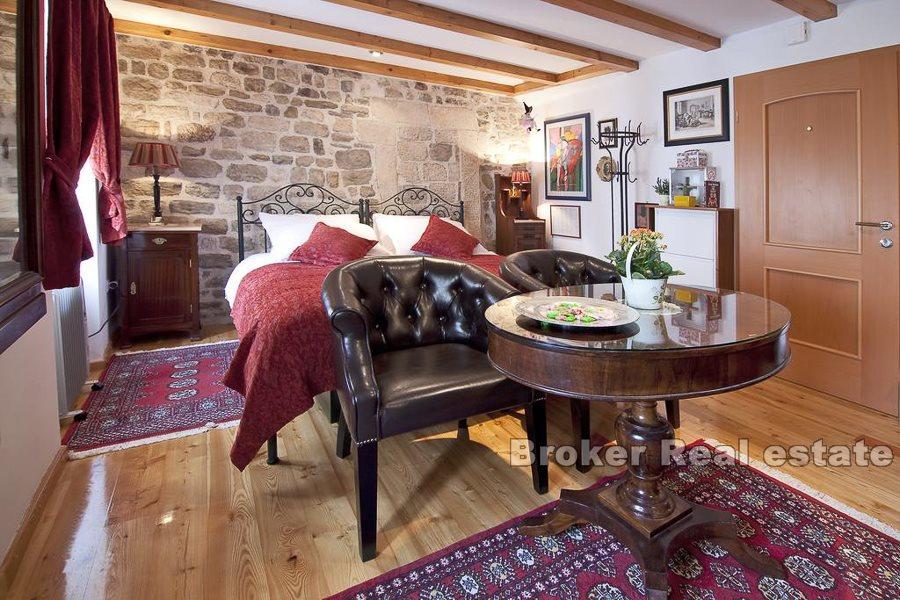 Split, Centar, jedinstvena kamena kuća u Dioklecijanovoj palači