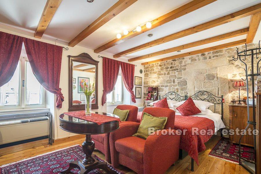 Split, Centar, jedinstvena kamena kuća u Dioklecijanovoj palači