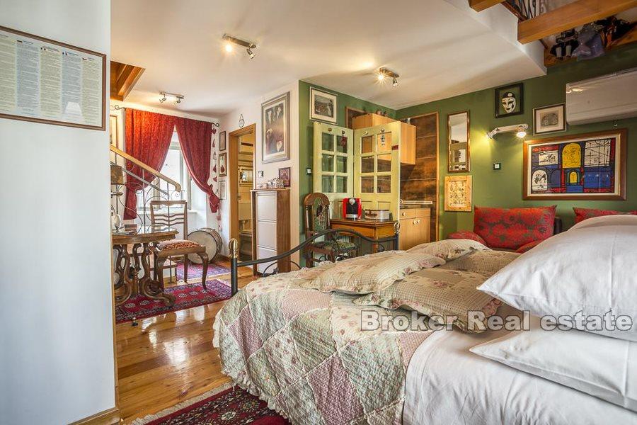 Split, Centar, jedinstvena kamena kuća u Dioklecijanovoj palači