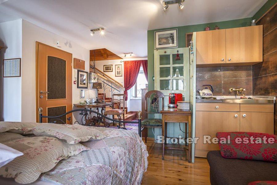 Split, Centar, jedinstvena kamena kuća u Dioklecijanovoj palači