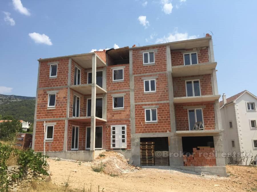 isola di Brac, appartamenti in costruzione