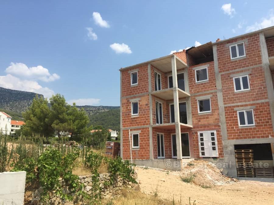 isola di Brac, appartamenti in costruzione