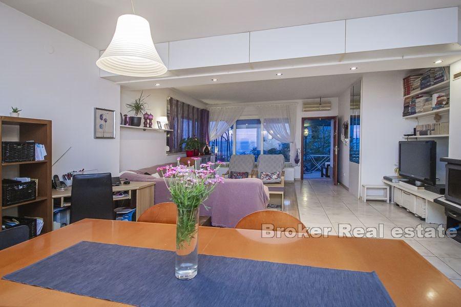 Split, Meje, dvosoban stan s pogledom na more