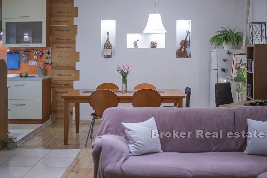 Split, Meje, dvosoban stan s pogledom na more