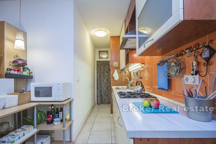 Split, Meje, dvosoban stan s pogledom na more