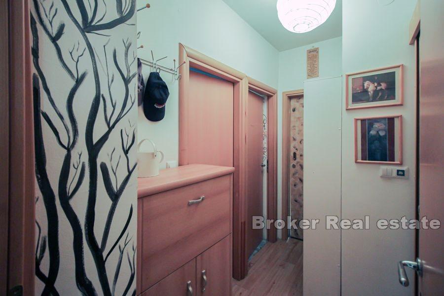 Split, Meje, dvosoban stan s pogledom na more